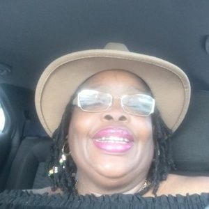 Meet your Posher, Denise